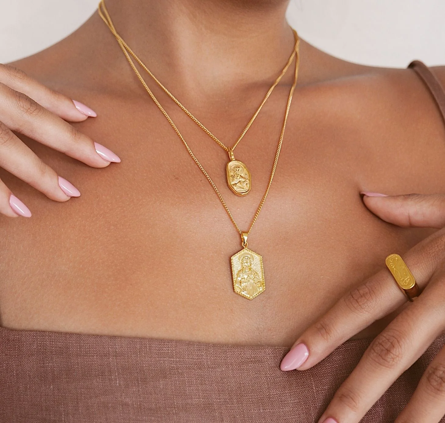St Dwynwen - Patron Saint of Lovers - Gold - Image 5