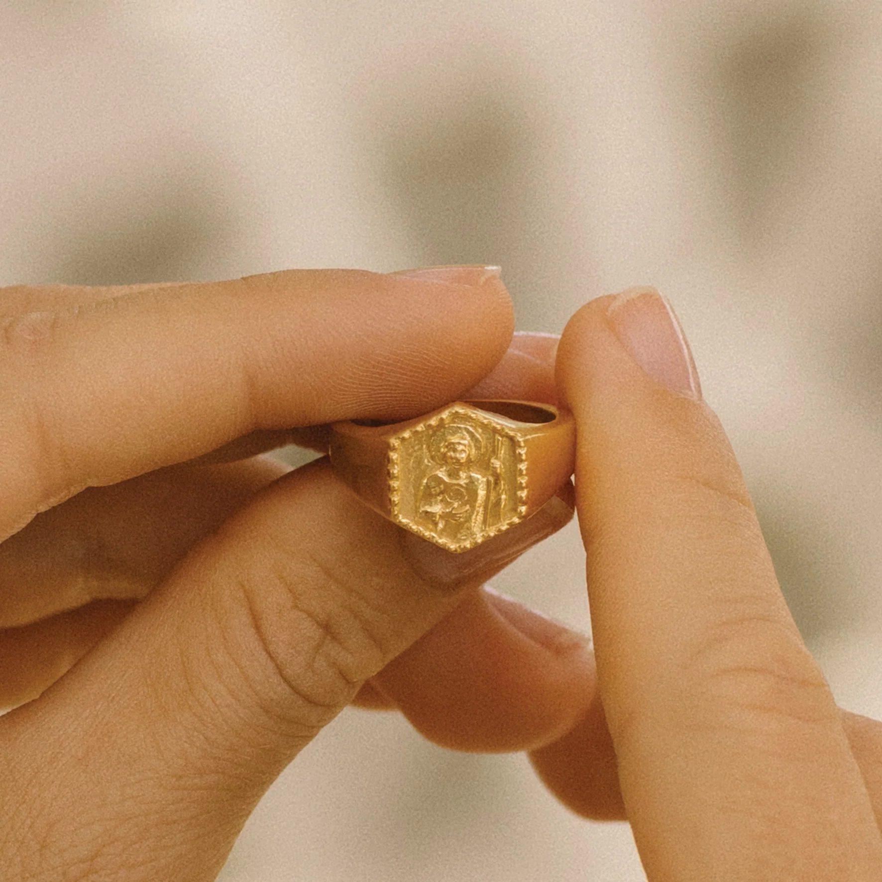 St Jude Patron Saint of Hope & Impossible Causes Signet Ring - Gold - Image 3