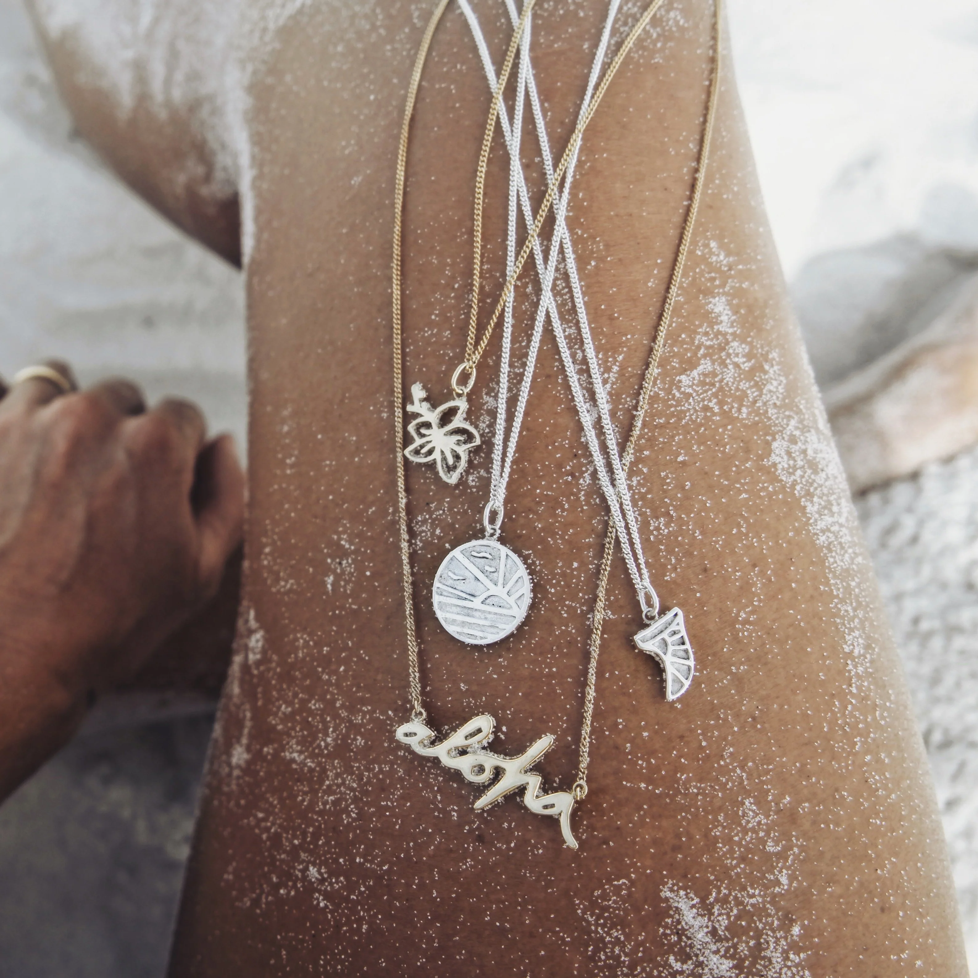 GOLDFISH KISS x LUNA & ROSE SUNSET NECKLACE (Silver) - Image 4