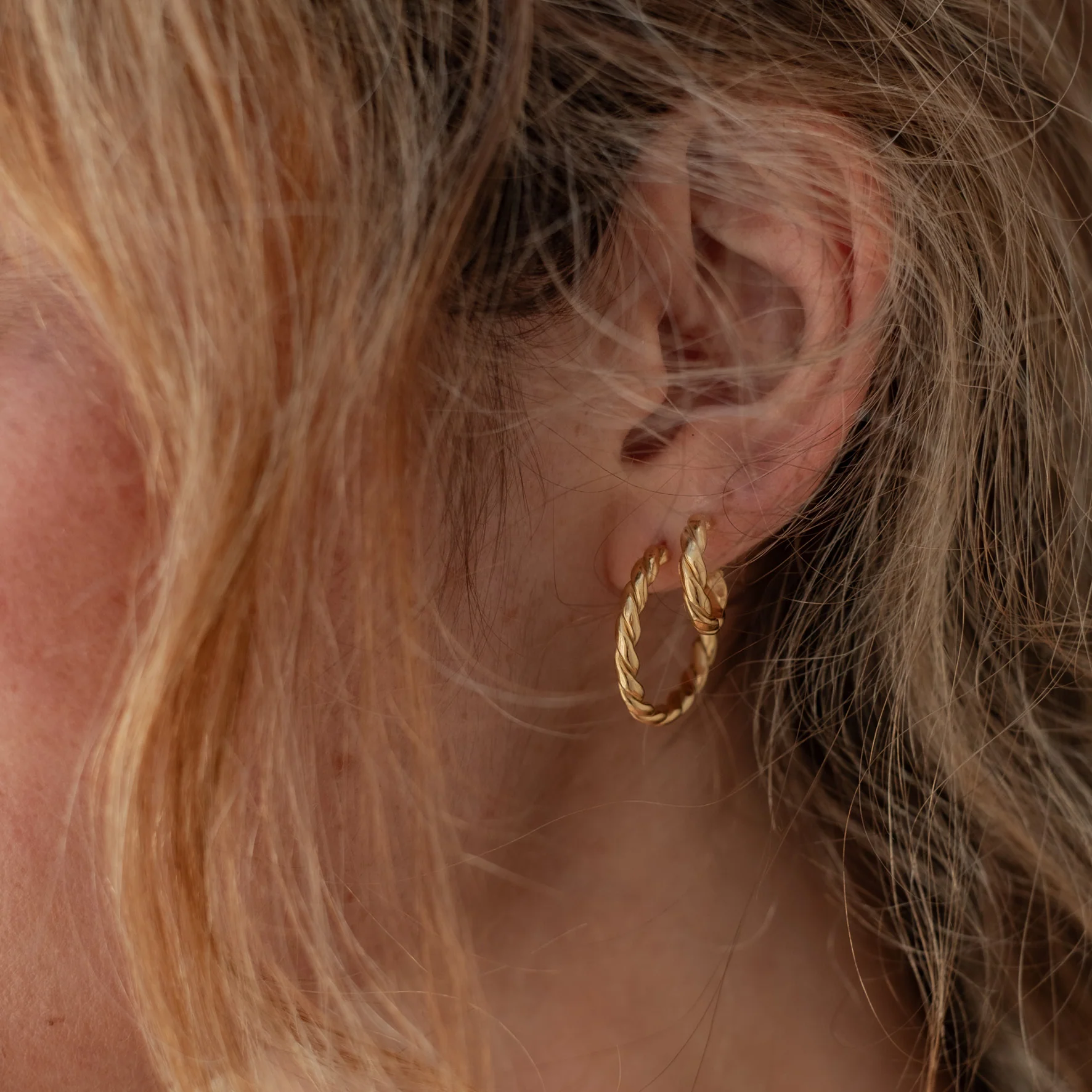 The Hudson Twisted Hoops 12mm - Gold - Image 4