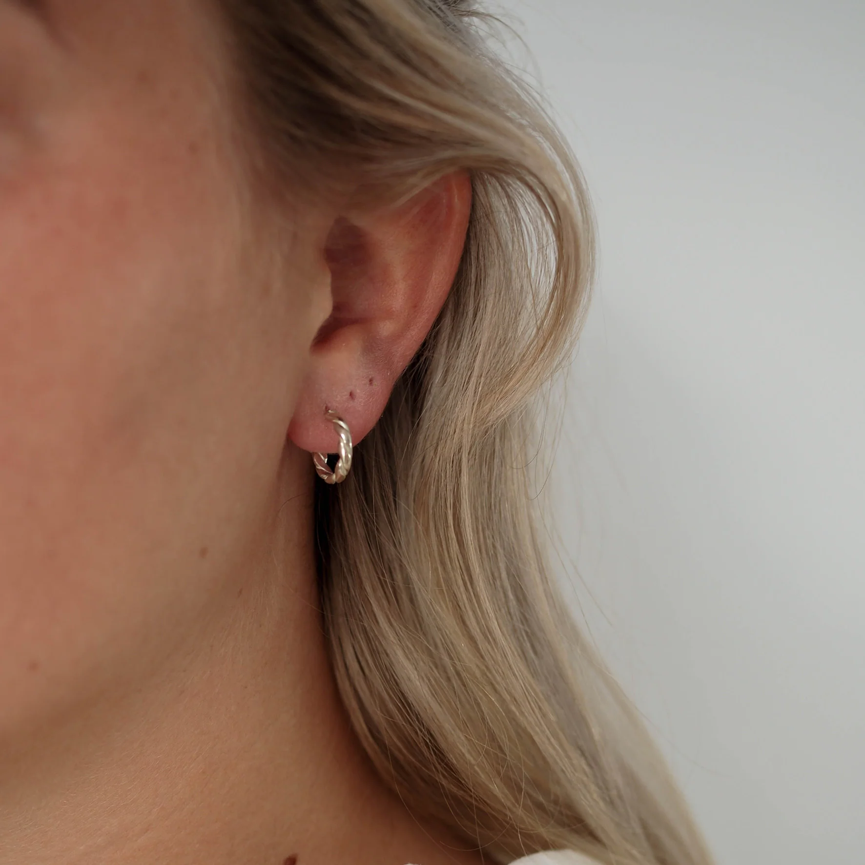 The Hudson Twisted Hoops 12mm - Silver - Image 2