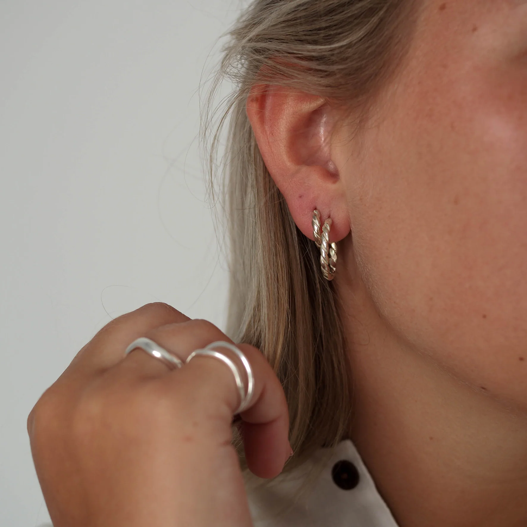 The Hudson Twisted Hoops 12mm - Silver - Image 4