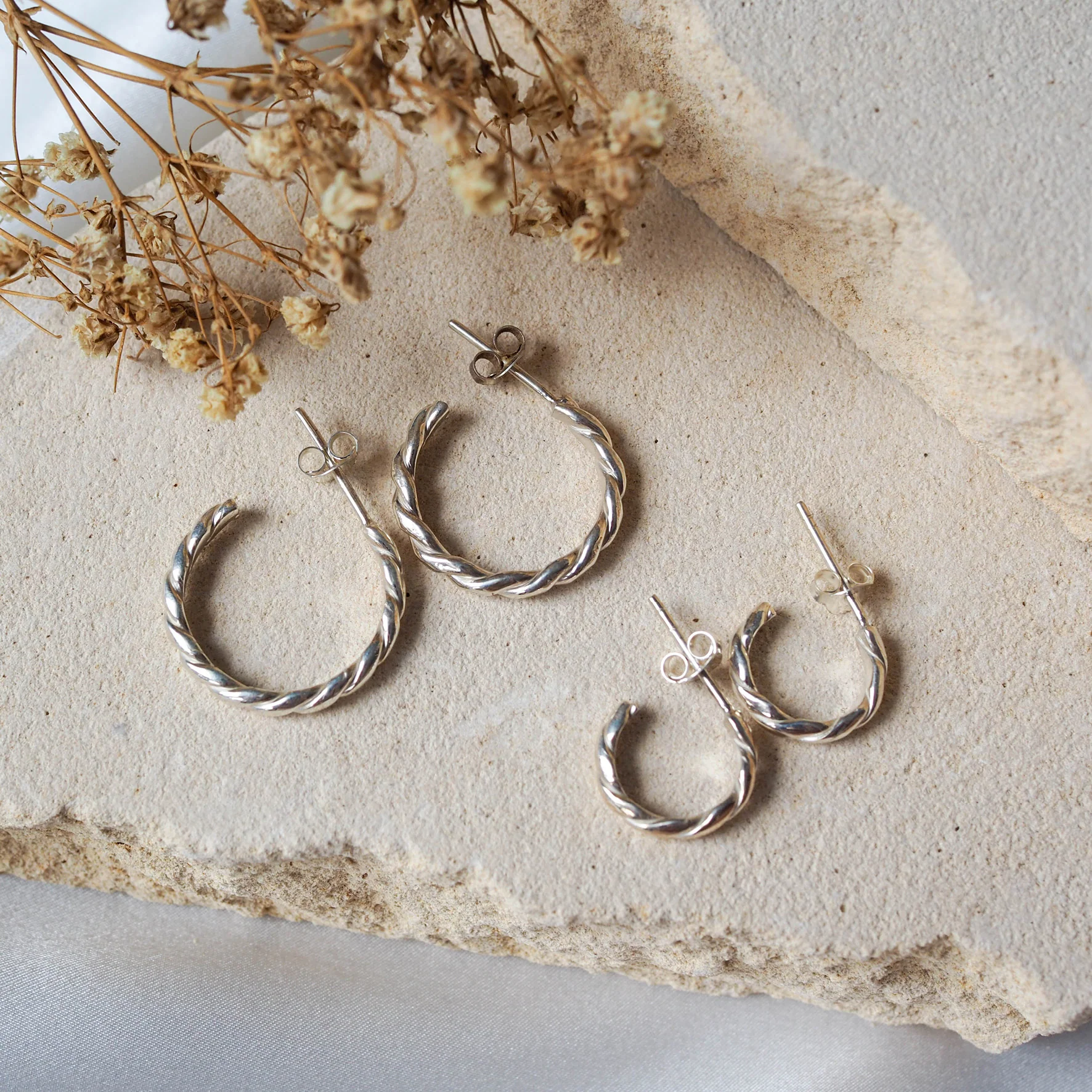 The Hudson Twisted Hoops 20mm - Silver - Image 5