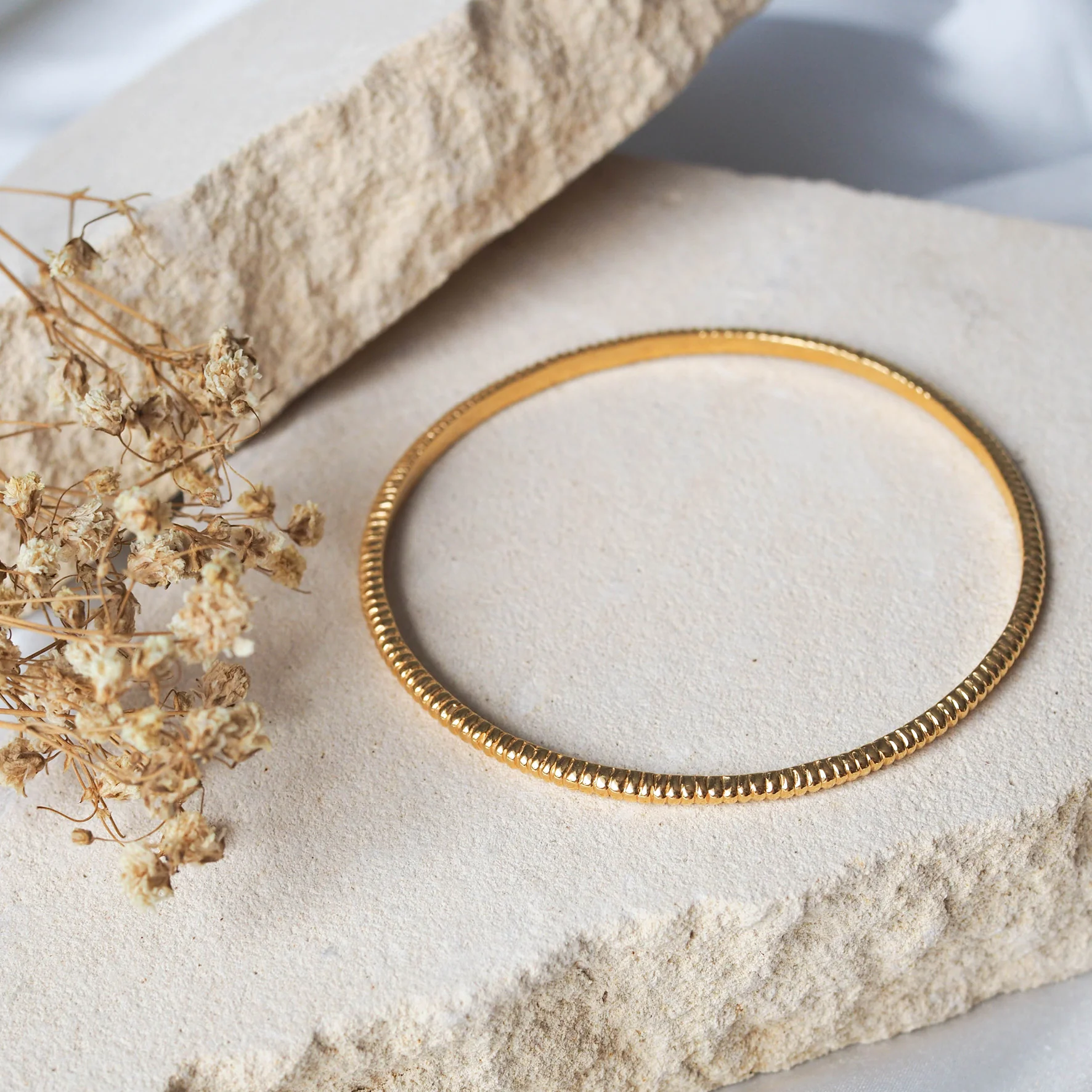 The Baby MET Stripe Bracelet - Gold 2.5mm - Image 5