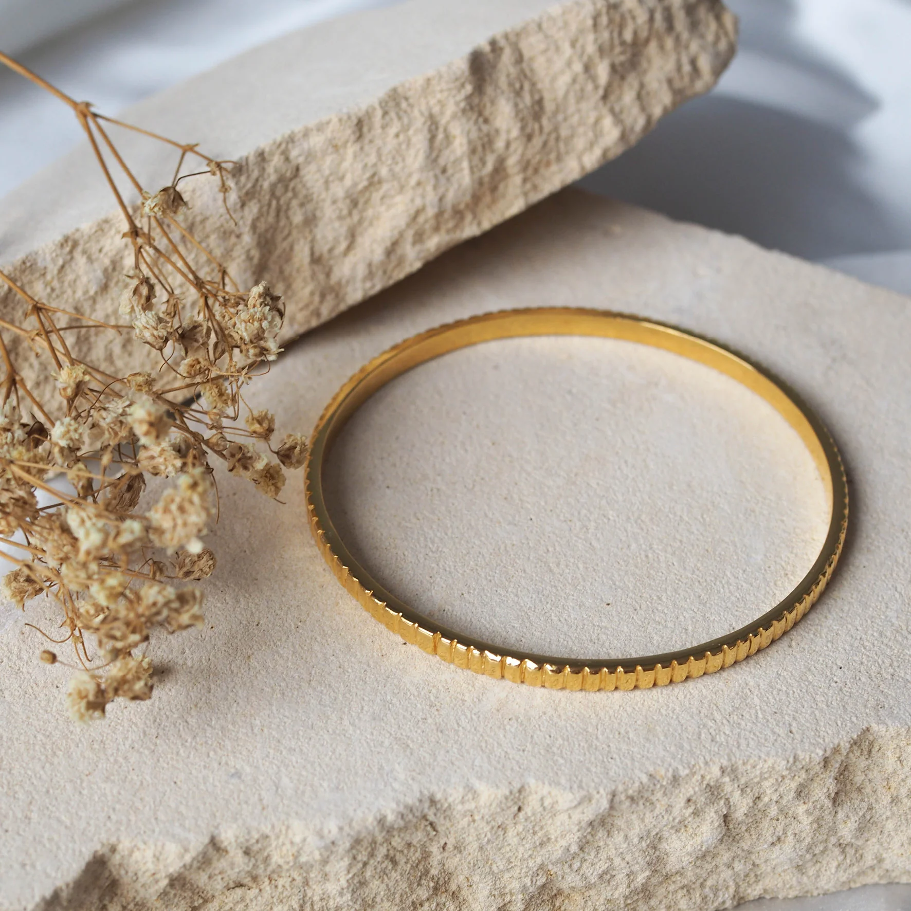 The MET Stripe Bracelet - Gold 4mm - Image 3