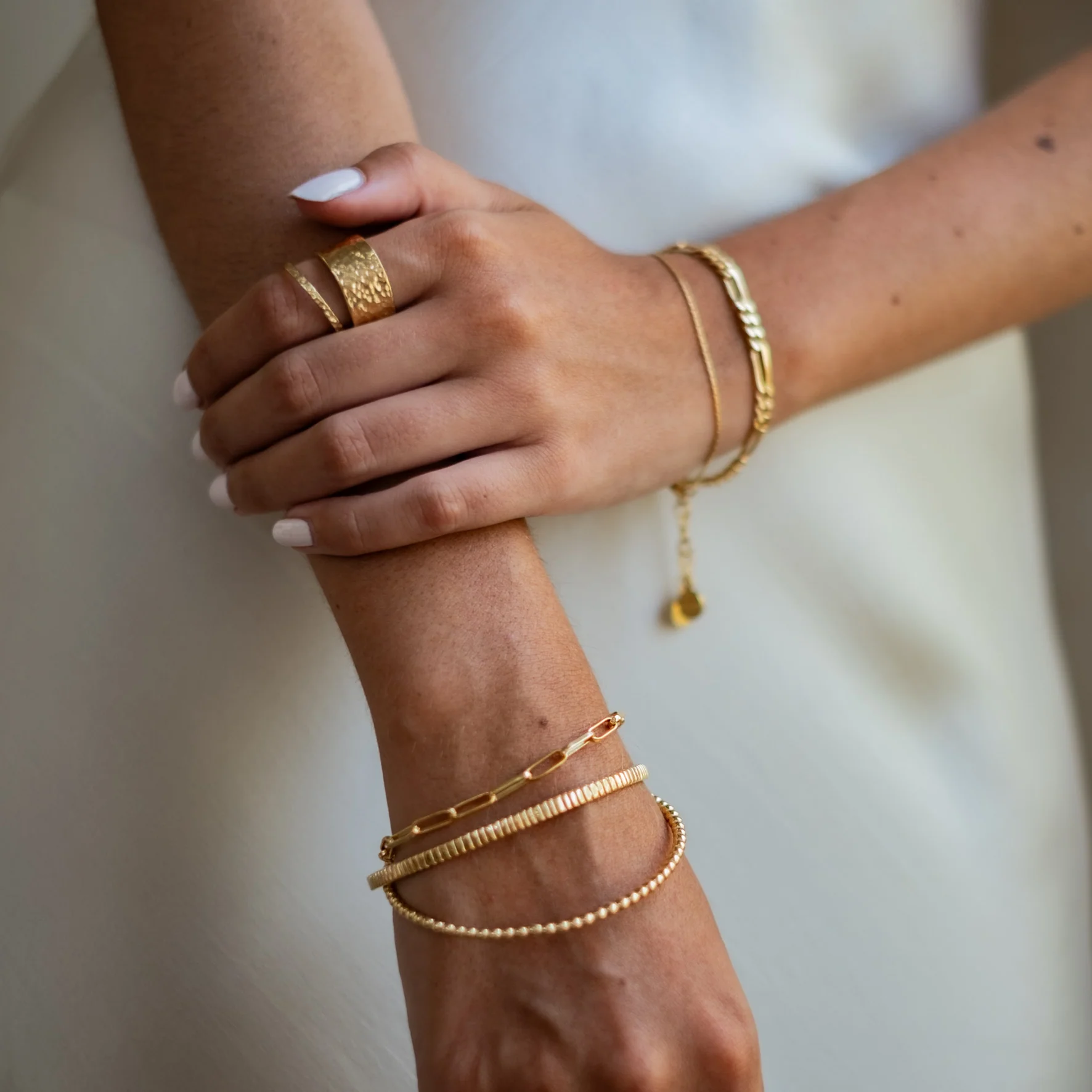 The MET Stripe Bracelet - Gold 4mm - Image 4