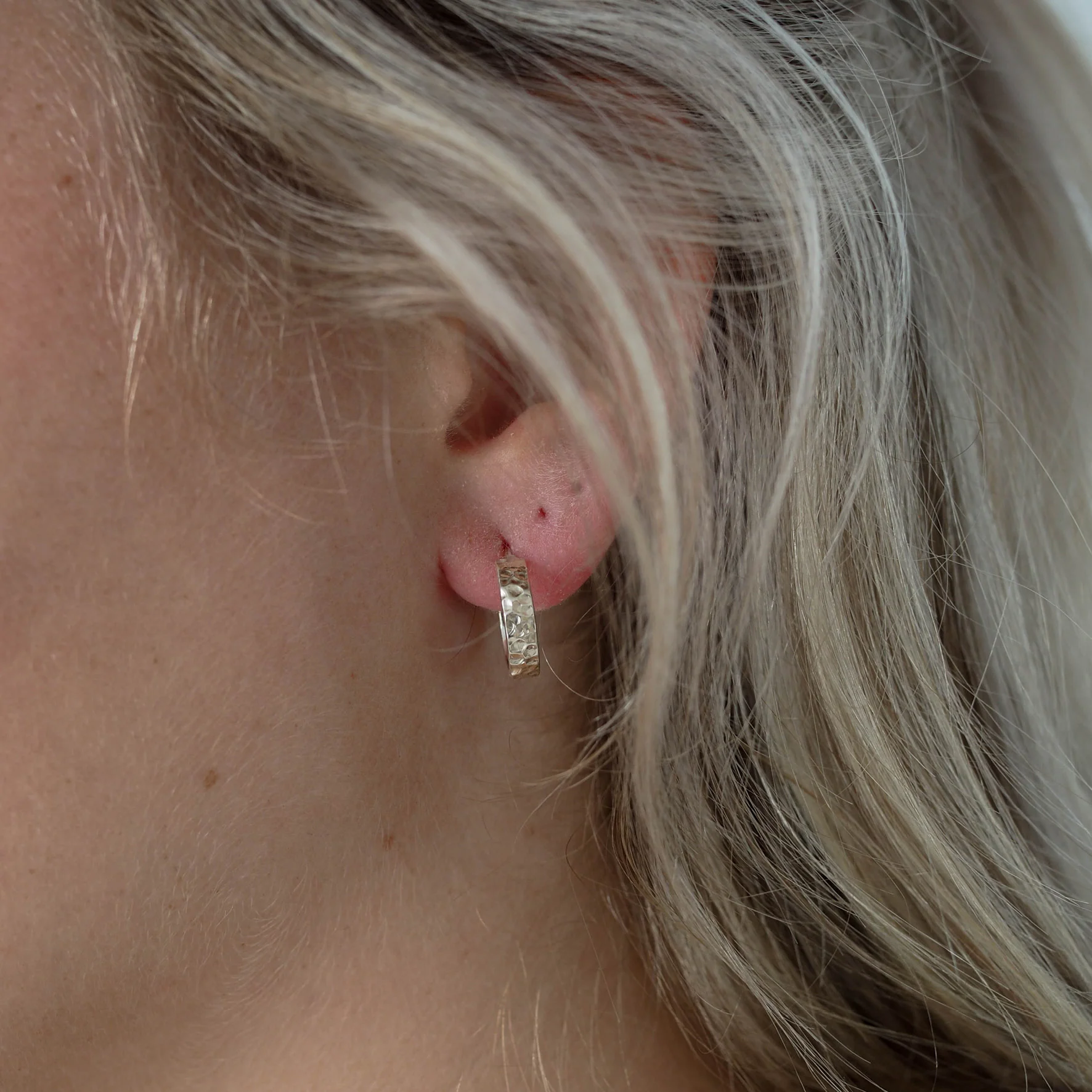 MOMA Hammered Hoops 12mm - Silver - Image 2