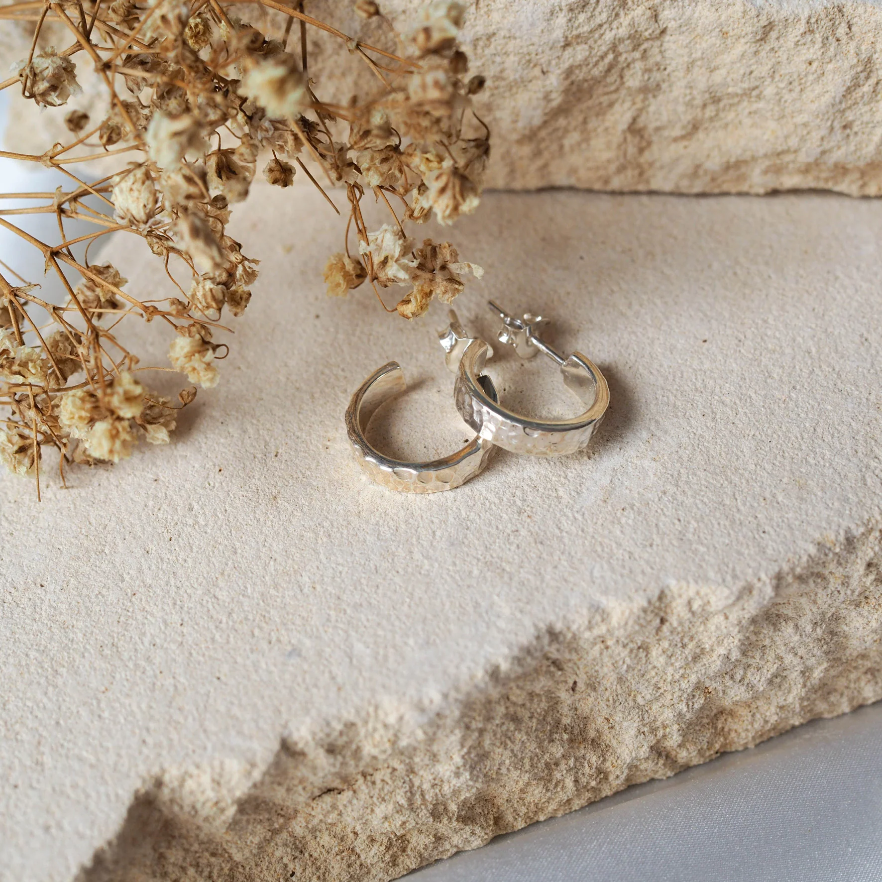MOMA Hammered Hoops 12mm - Silver - Image 3