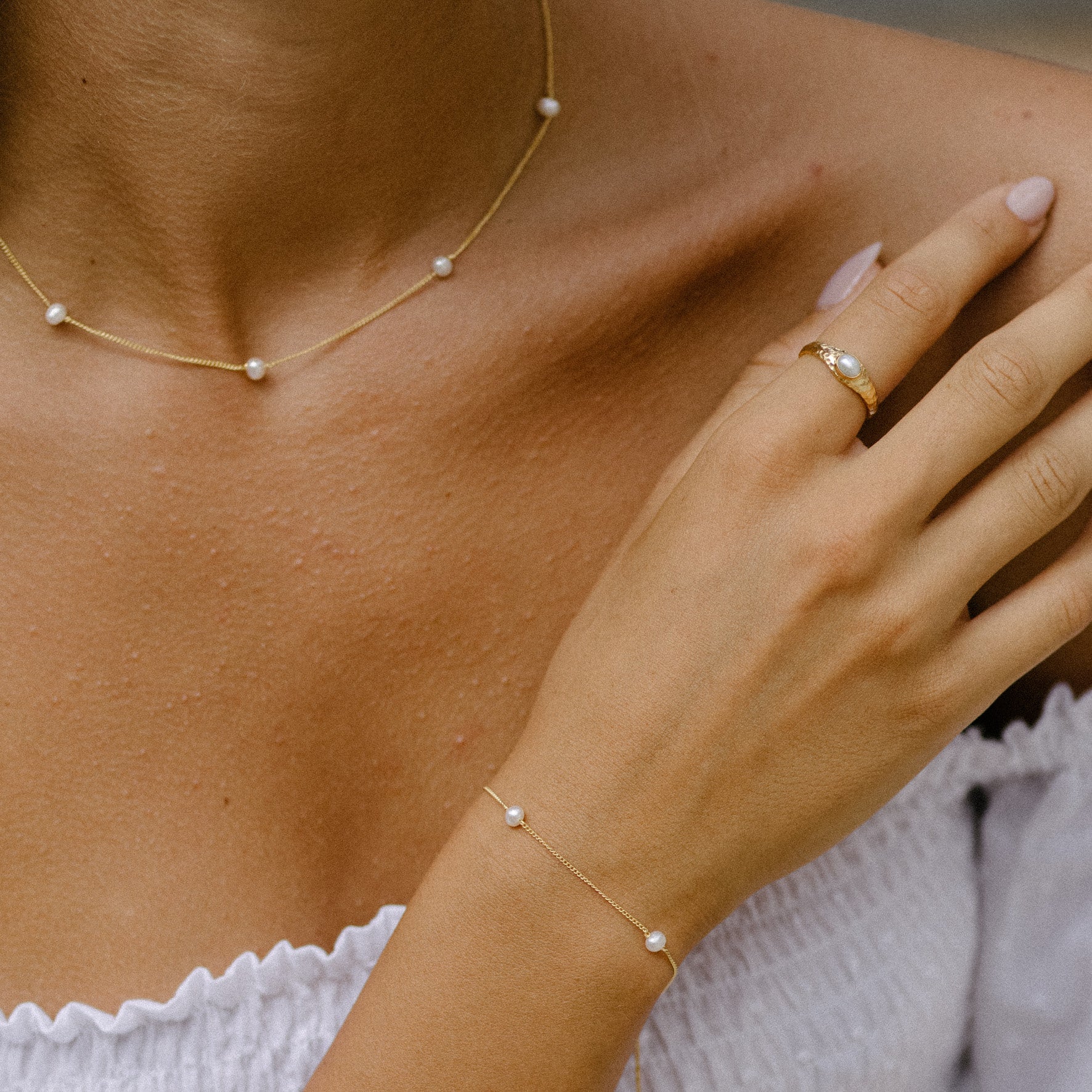 The Mia Chain & Pearl Necklace - GOLD - Image 3
