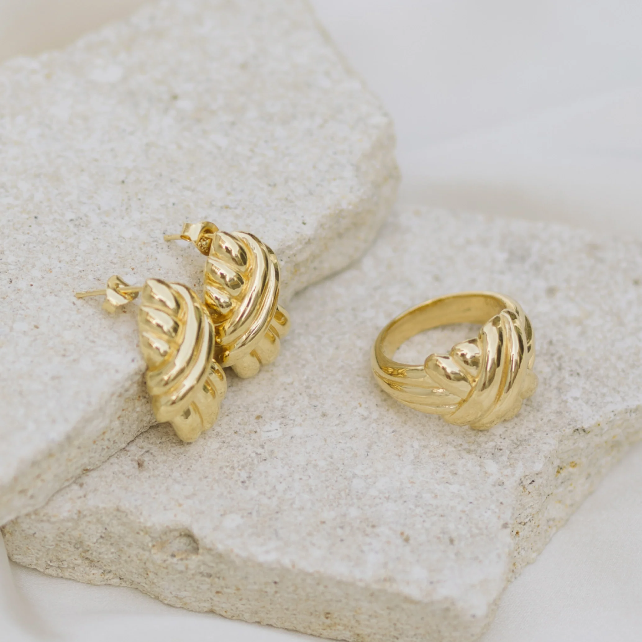 Tina Turner Plaited Ring - Gold - Image 3